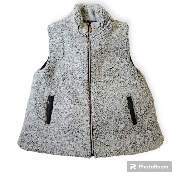 Super soft Women's Faux Fur Chicsoul.com Vest. Size 1XL - Picture 1 of 3